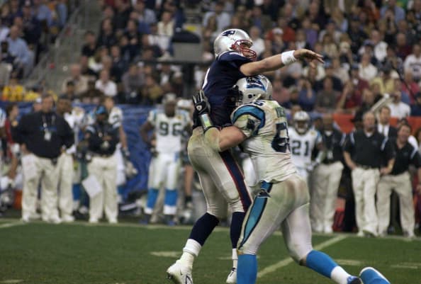 <b>7) Super Bowl XXXVII</b>. Dan Morgan, linebacker de los Panthers tuvo 18 tacleadas en ese SB. Once de ellas fueron en solitario y otras siete en asistencia. Vaya noche tan difícil de superar.