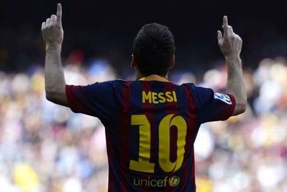 El 10 del Barcelona recibe 15 millones de euros como salario por parte del club, otros de los ingresos de la “Pulga” son con Pepsi, Adidas, Turkish Airlines y Samsung.Mira aquí los videos más chismosos.