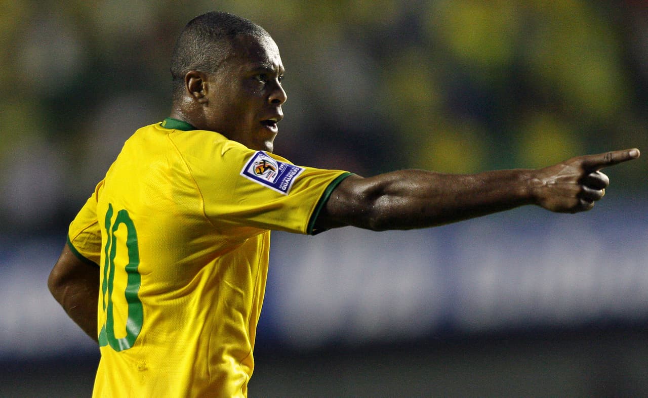 Al minuto 40, el turno sería para la 'Bestia' Julio Baptista, que sostenía el resultado para los locales.