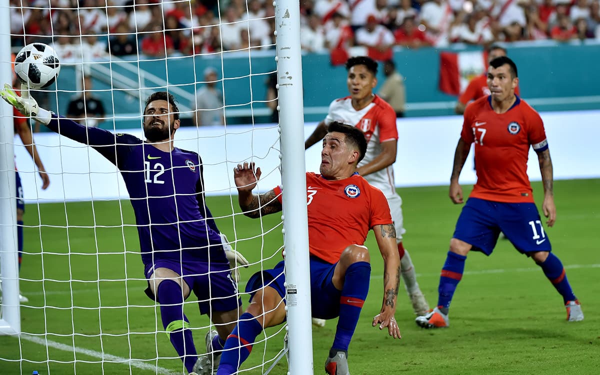 El primer gol para Perú fue un autogol de Enzo Rocco al minuto 64'.