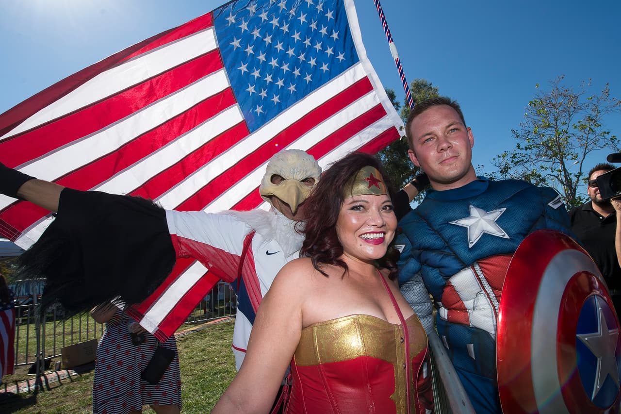 Las aficiones de México y Estados Unidos colmaron el Rose Bowl de Pasadena y armaron una gran fiesta.