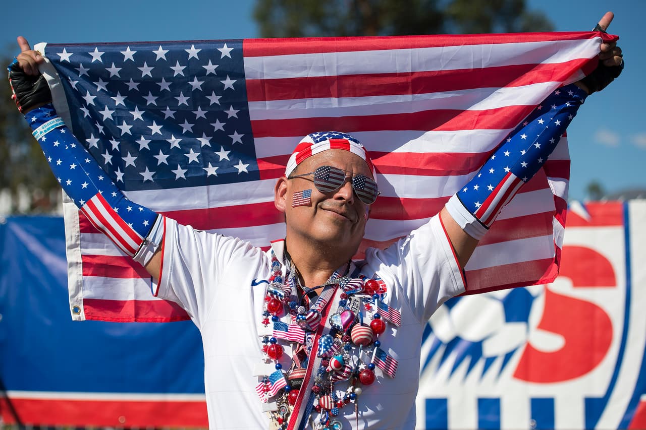 .Las aficiones de México y Estados Unidos colmaron el Rose Bowl de Pasadena y armaron una gran fiesta.