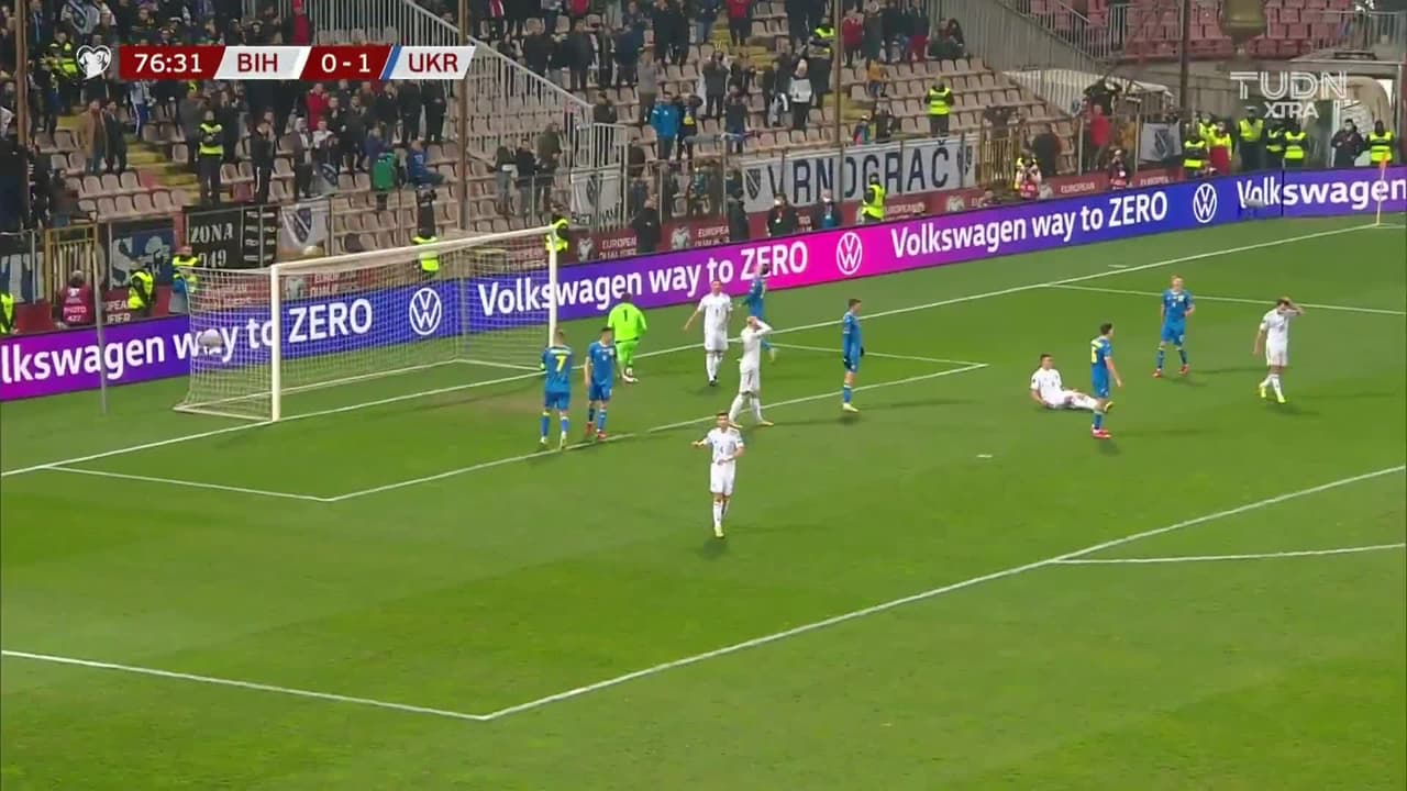 ¡TIRO ATAJADO! disparo por Smail Prevljak.