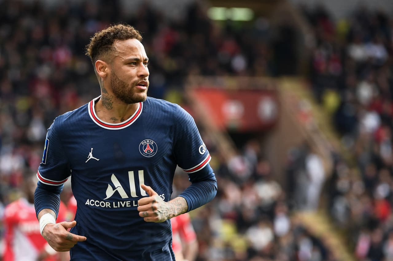 El rostro de Neymar revela el momento que viven y se especula con su salida al Newcastle.