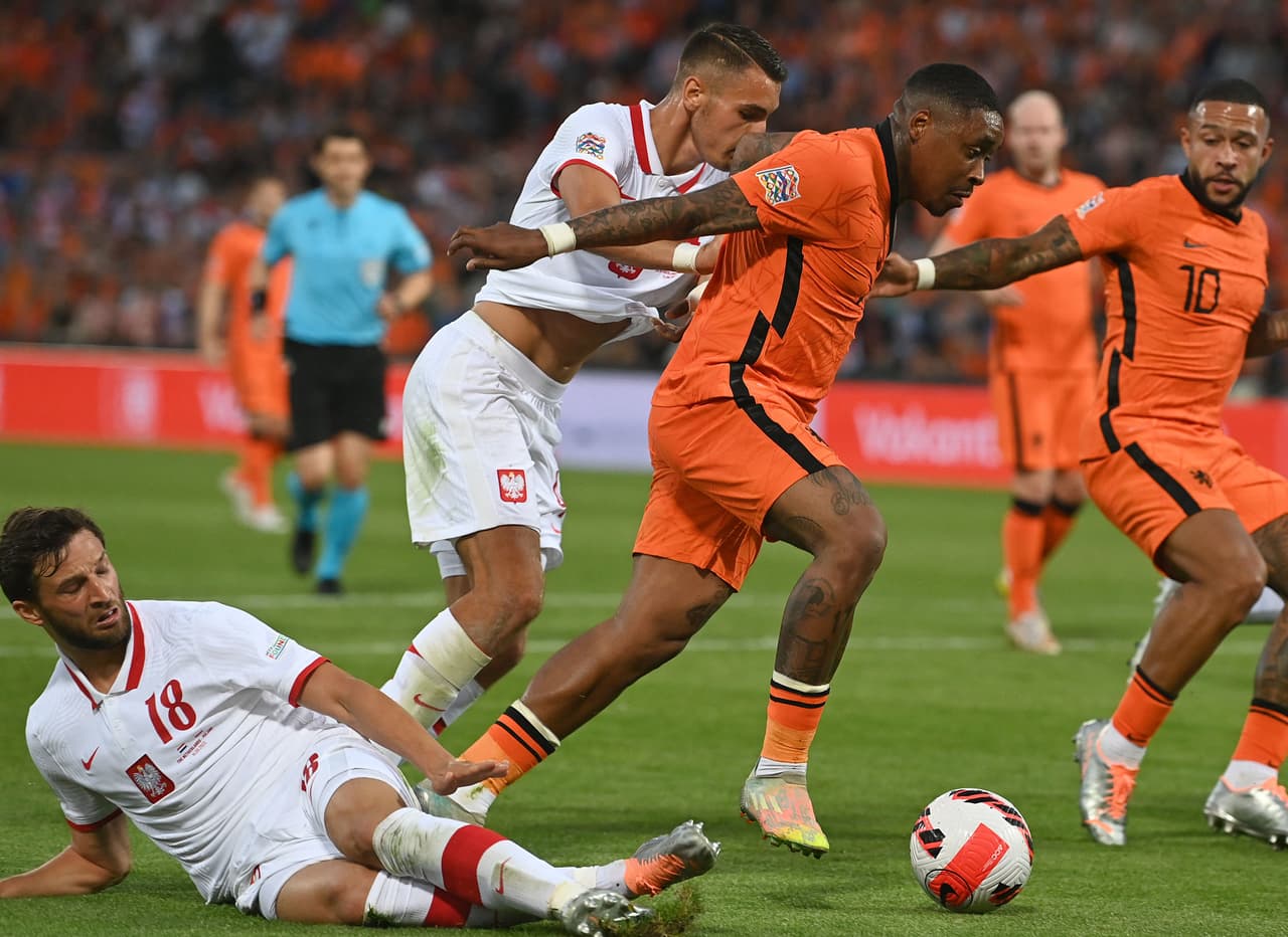 Polonia se puso en ventaja de dos goles gracias a los tantos de Cash y Zieliński, pero los Países Bajos reaccionaron con las anotaciones de Klaassen y Dumfries.