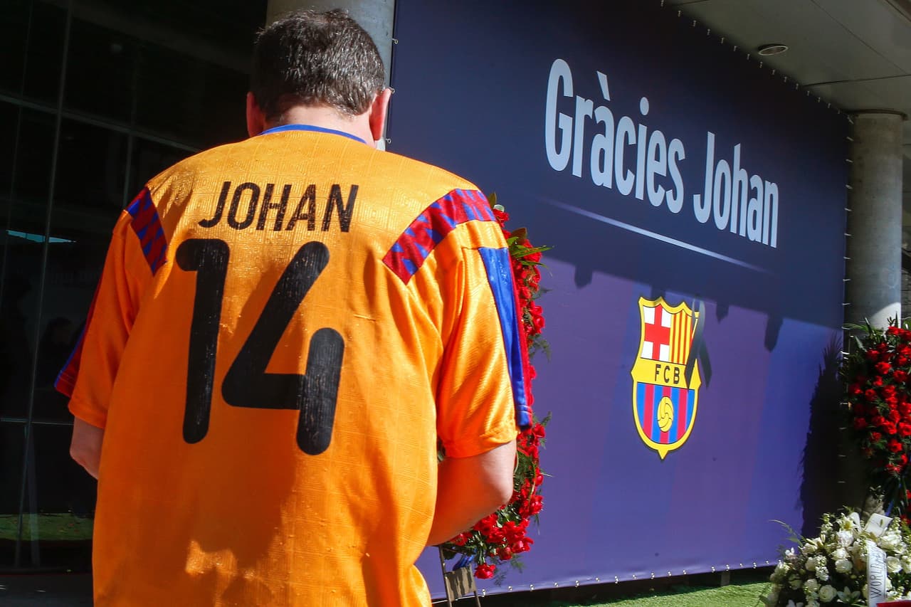 "Son días tristes porque hay personas como Cruyff que no deberían irse nunca", ha asegurado el presidente del Real Madrid en una declaración ante los medios.