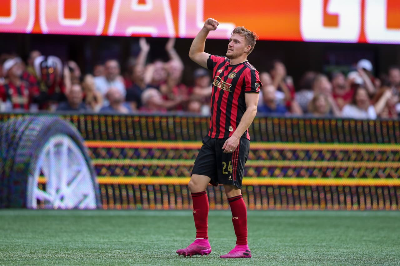 Atlanta United volvió a matricularse de candidato a luchar otra vez por la MLS Cup. 'Las Cinco Bandas' derrotaron en casa por 3-1 a New England Revolution y se quedaron con la segunda plaza de la Conferencia Este. El alemán Julian Gressel marcó el tercer tanto del vigente campeón de MLS.