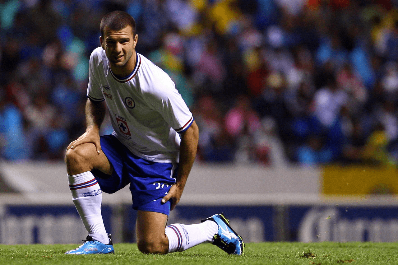 <b>Puebla 2-0 Cruz Azul | Liga MX | Fecha 15 | Clausura 2011</b>
<br>16/abril/2011 | El XI de Cruz Azul: 'Chuy' Corona, Fausto Pinto, Julio Domínguez, Horacio Cerevantes, Waldo Ponce, Marcelo Palau, Gonzalo Pineda, Allam Bello, Christian Giménez, César Villaluz y 'Tito' Villa.