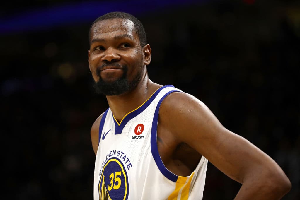 <b>6) Kevin Durant (Golden State Warriors)</b>. En 2018-19 pasaría de anotar 26.4 a 27.0 puntos por juego, y aunque presentaría un declive en asistencias y rebotes, no puedes dejar pasar a KD, punto.
