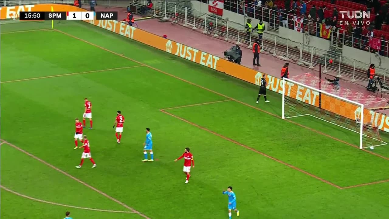 ¡TIRO ATAJADO! disparo por Eljif Elmas.