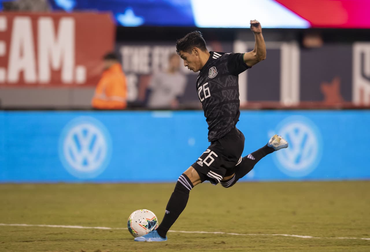 Con goles de Chicharito Hernández, Érick Gutiérrez y Uriel Antuna, México vence 3-0 al equipo de las barras y las estrellas; Orozco atajó un penal.