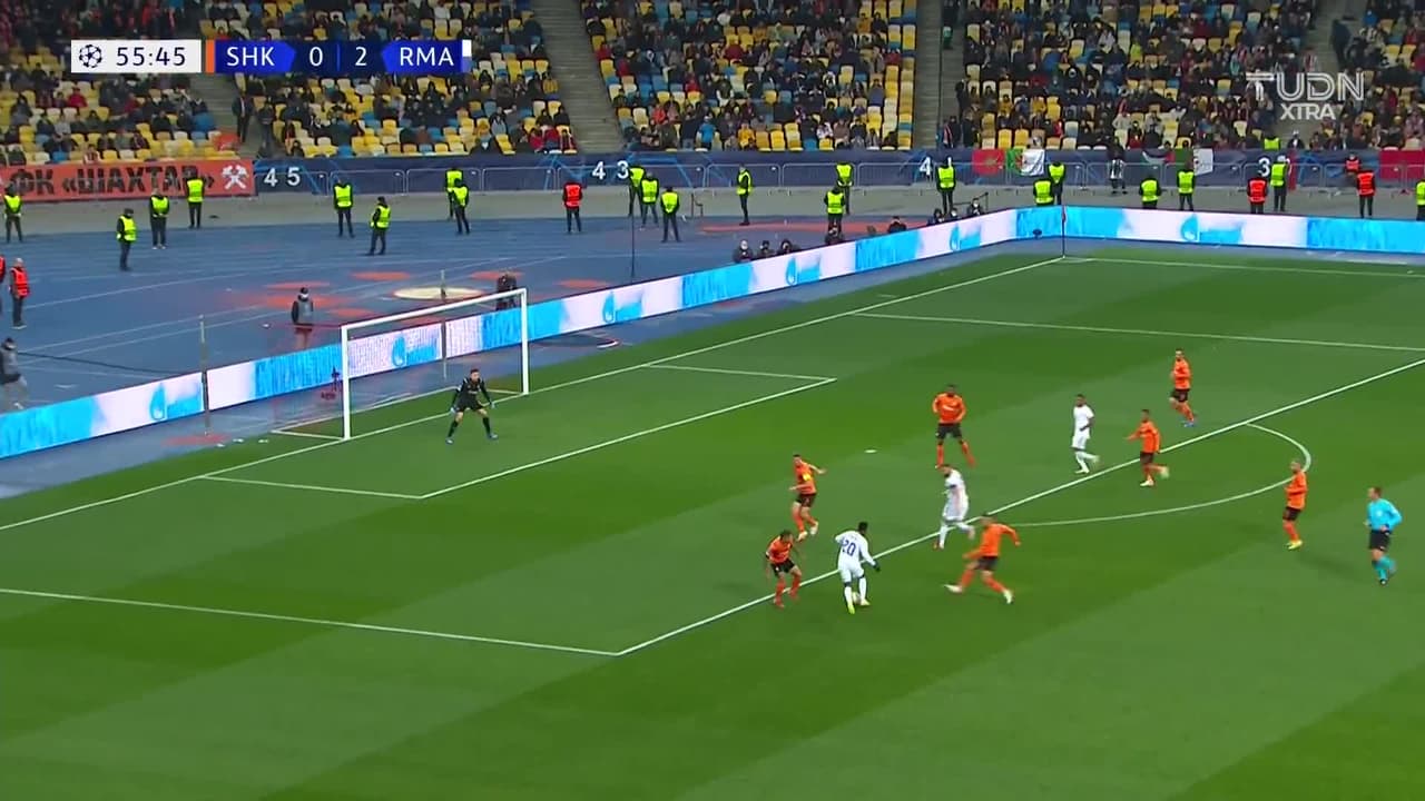 ¡Qué golazo! Vini Jr. se quita a medio Shakhtar y definió el 3-0
