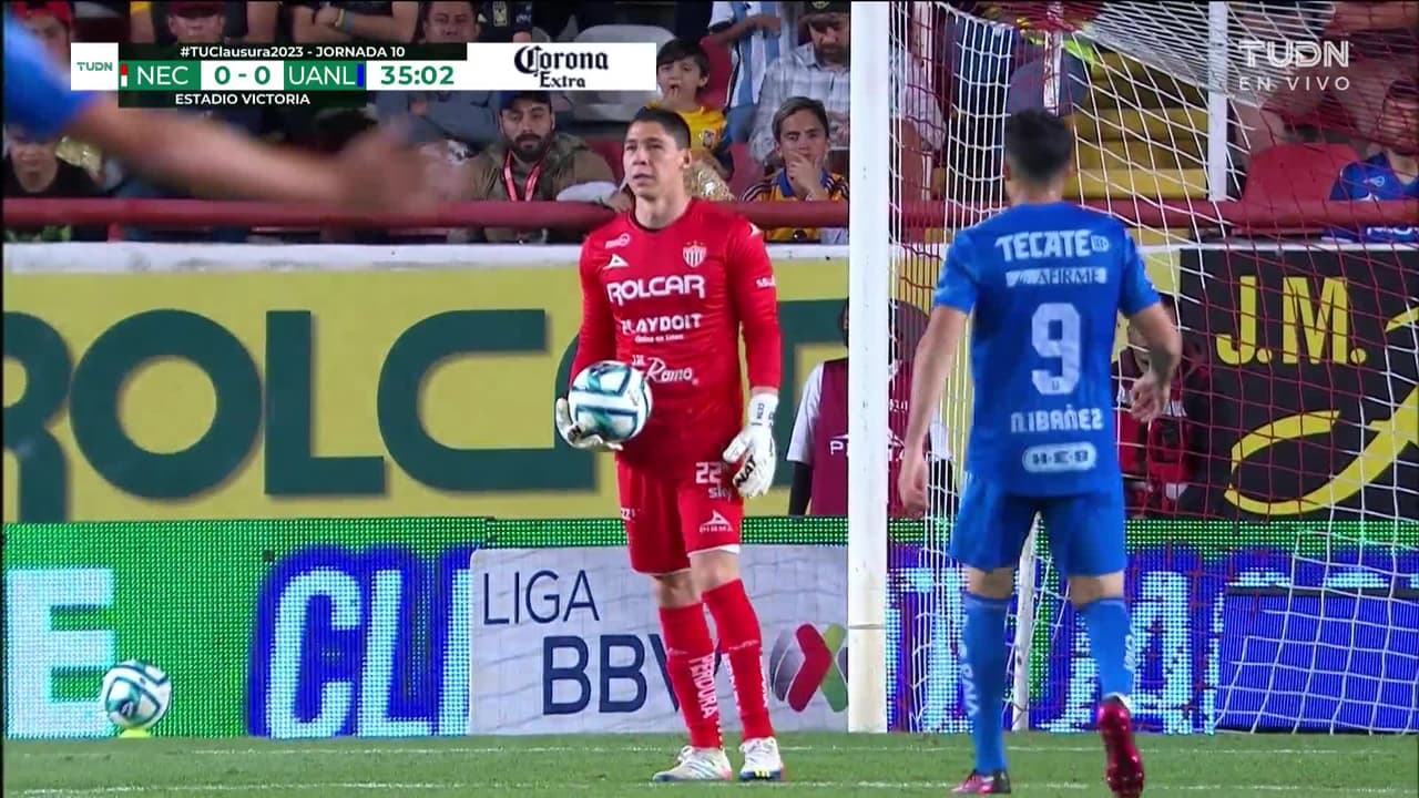 ¡TIRO ATAJADO! disparo por Fernando Gorriarán.