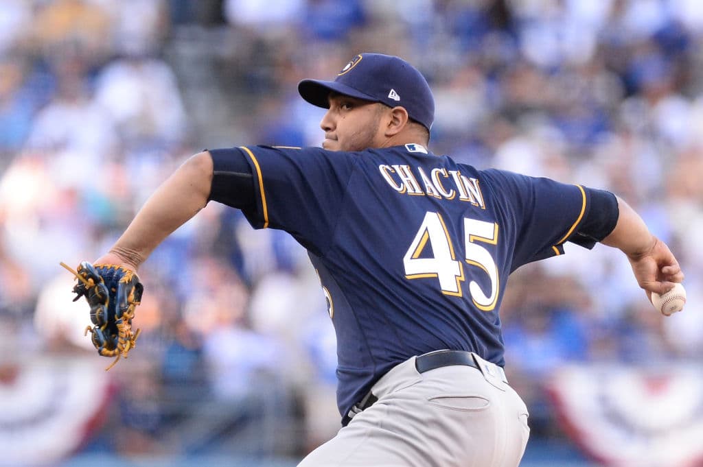 En el cuarto capítulo, Chacín salió ileso gracias a una doble mataza. El venezolano tiró 5.1 innings, toleró tres hits, sin carrera, dio dos boletos y abanicó a seis para acreditarse la decisión.