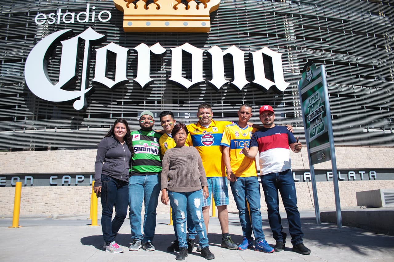 Así se vivió el ambiente previo al juego de Vuelta de las Semifinales de la Liga Campeones de la Concacaf en el Estadio Corona, en Torreón, Coahuila, entre Santos Laguna y Tigres de la UANL.