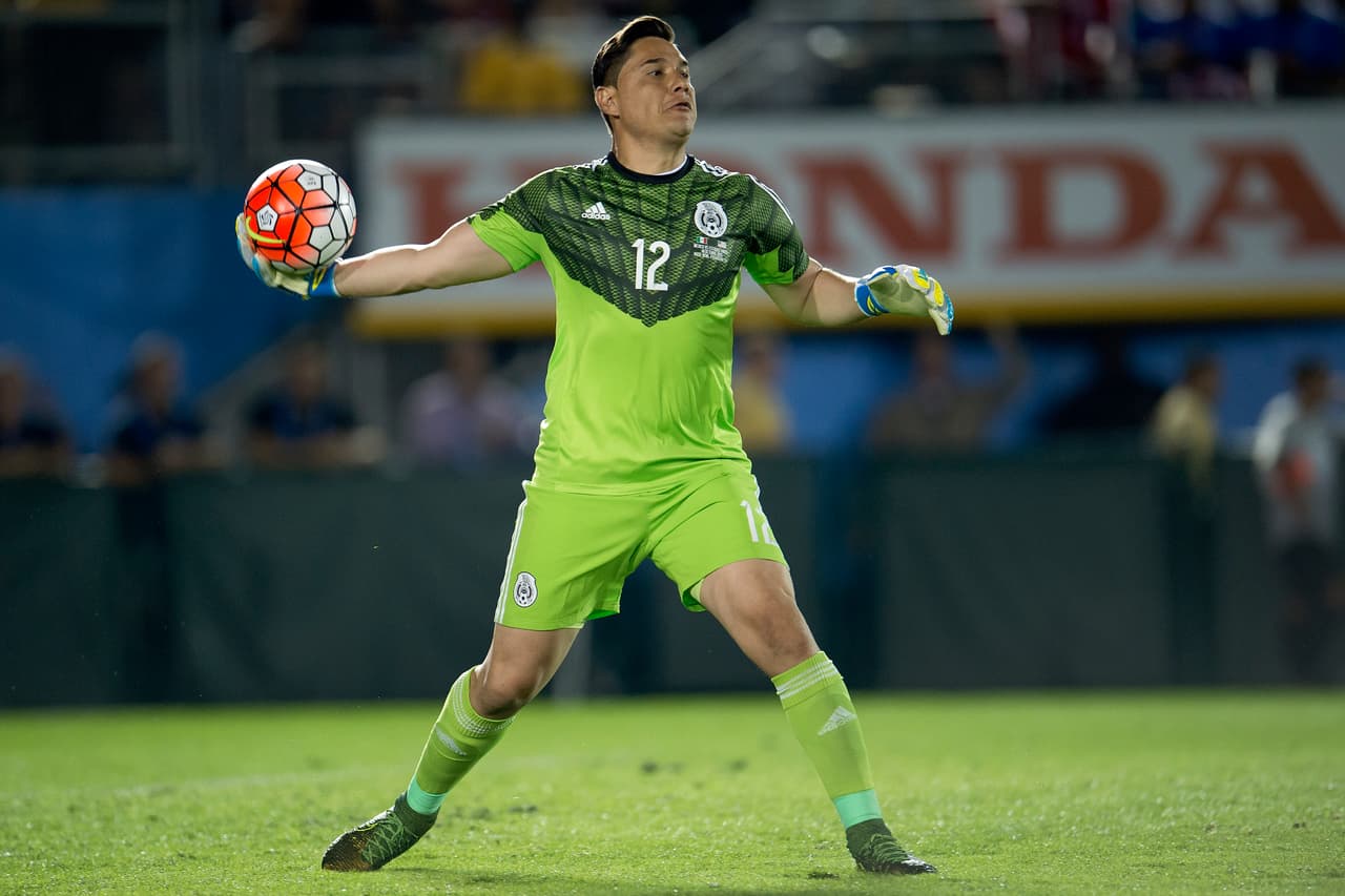 El arquero titular para este partido fue Moisés Muñóz, que hace poco anunció su retiro tras casi dos décadas de trayectoria.