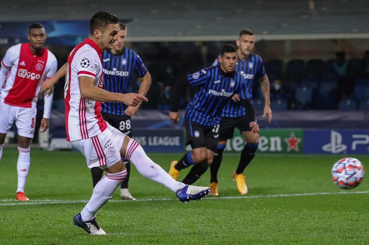 Atalanta 2-2 Ajax | Zapata (54’, 60’) hizo doblete para empatar el encuentro. Por el conjunto neerlandés marcaron Tadic (30’) y Traoré (38’). El cuadro italiano recibirá al Liverpool y Ajax visitará al Midtjylland en la J3.