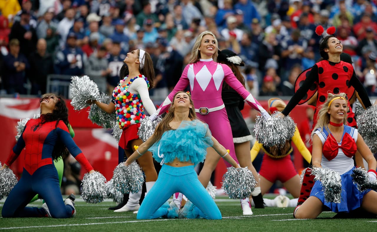 Las animadoras de los equipos de la NFL le dieron ese ingrediente extra al espectáculo y la fiesta del fútbol americano estadounidense, incluso, sin temer al clima en algunos casos.