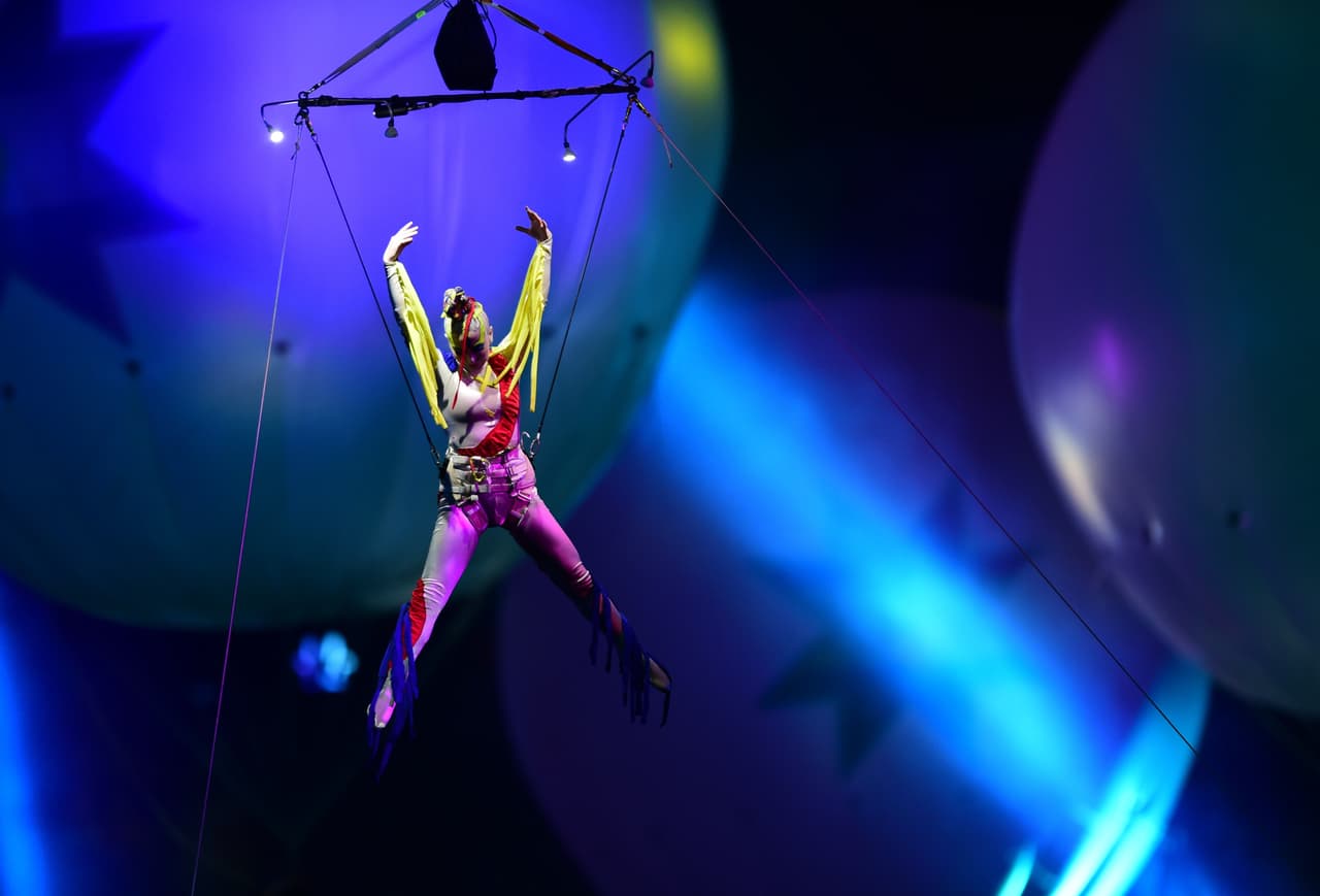En el aire deslumbraban los protagonistas en un trapecio