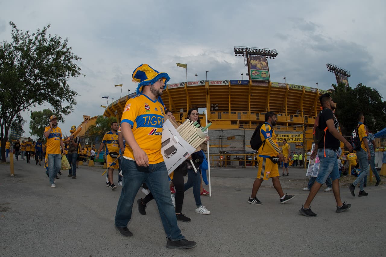 ¡Vaya manera de apoyar! Con este cálido recibimiento de sus aficionados, Tigres deba salir como una fiera para la Ida de la Final de la Liga Campeones de la Concacaf. Echen un vistazo al respaldo.