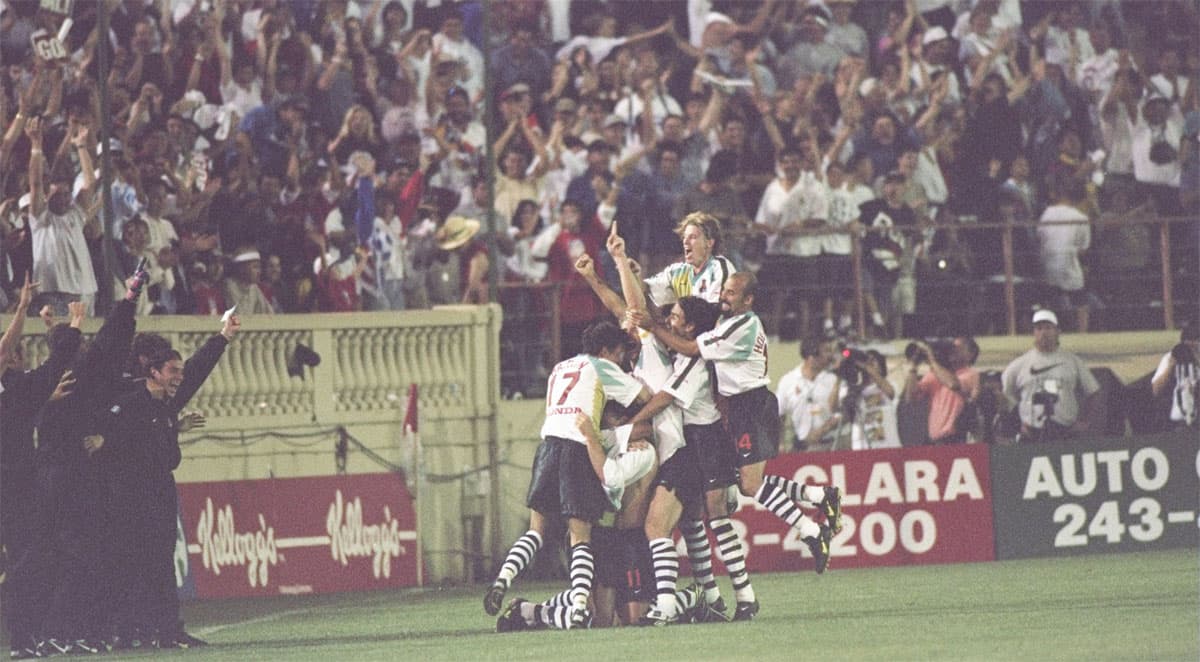 Sobre el final del partido, San Jose Clash se impuso 1-0 gracias a un gol marcado por el internacional estadounidense Eric Wynalda.