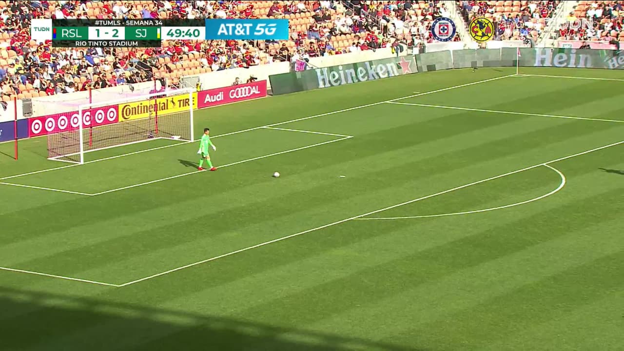 ¡TIRO ATAJADO! disparo por Damir Kreilach.