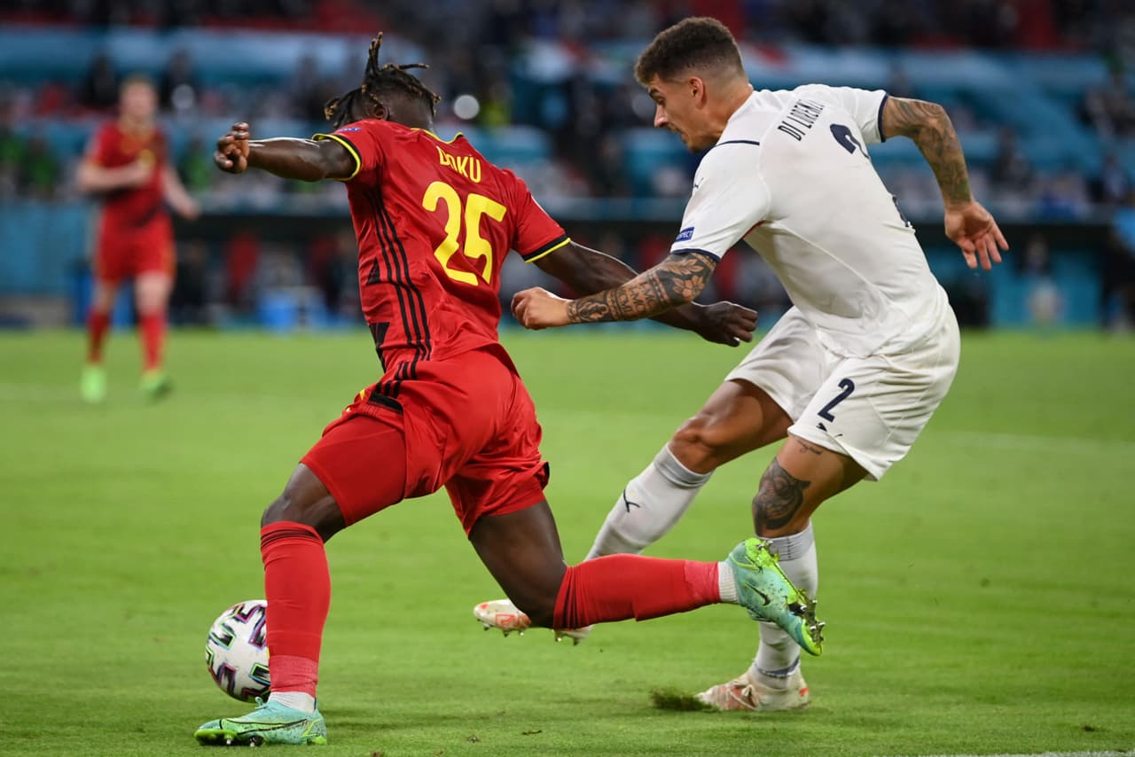 Con una extraordinaria primera parte, Italia consiguió tomar ventaja de dos goles y aunque Lukaku puso a Bélgica en el partido, los de Mancini supieron aguantar el marcador y meterse entre los cuatro mejores del torneo de naciones de la UEFA.