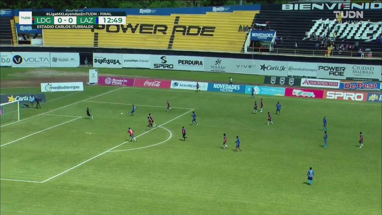 Ahora es Orozco el que falla ante el arco para Leyendas Azul