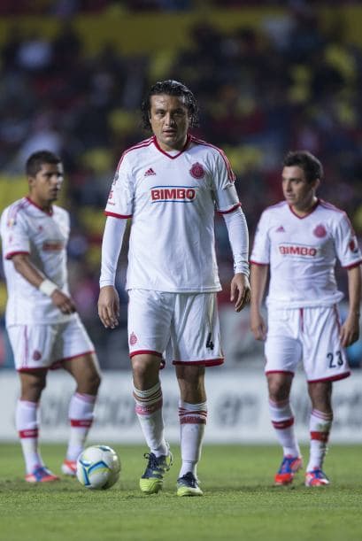 6.- ¿Quién para sustituir a Reynoso?.- El referente y capitán de Chivas no estará en el Cásico por lesión. El Guadalajara es un equipo con plantel corto, a´si que la ausencia de un jugador experimentado les puede costar. Víctor Perales, Miguel Basulto, Adrián cortés, Raúl López o Hedgardo Marín son las opciones, jugadores con poca experiencia (salvo el caso de Cortés) que podrían sufrir con la poderosa delantera de América.