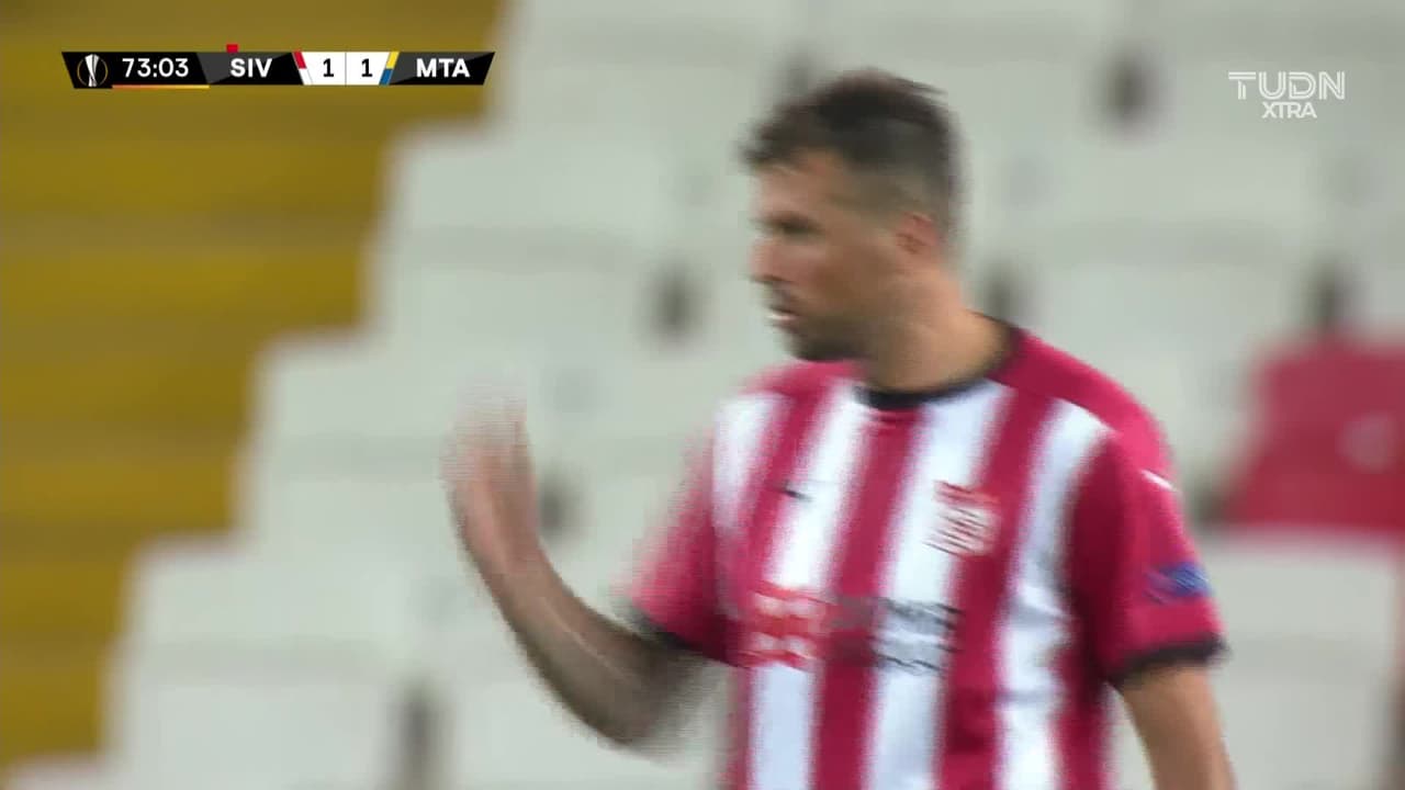 Tarjeta amarilla. El árbitro amonesta a Domingues De Souza Claudemir de Sivasspor.