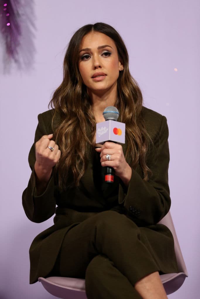 Jessica creció también con una enfermedad crónica y se sometió a cinco cirugías antes de los 11 años, pues tenía alergias crónicas.