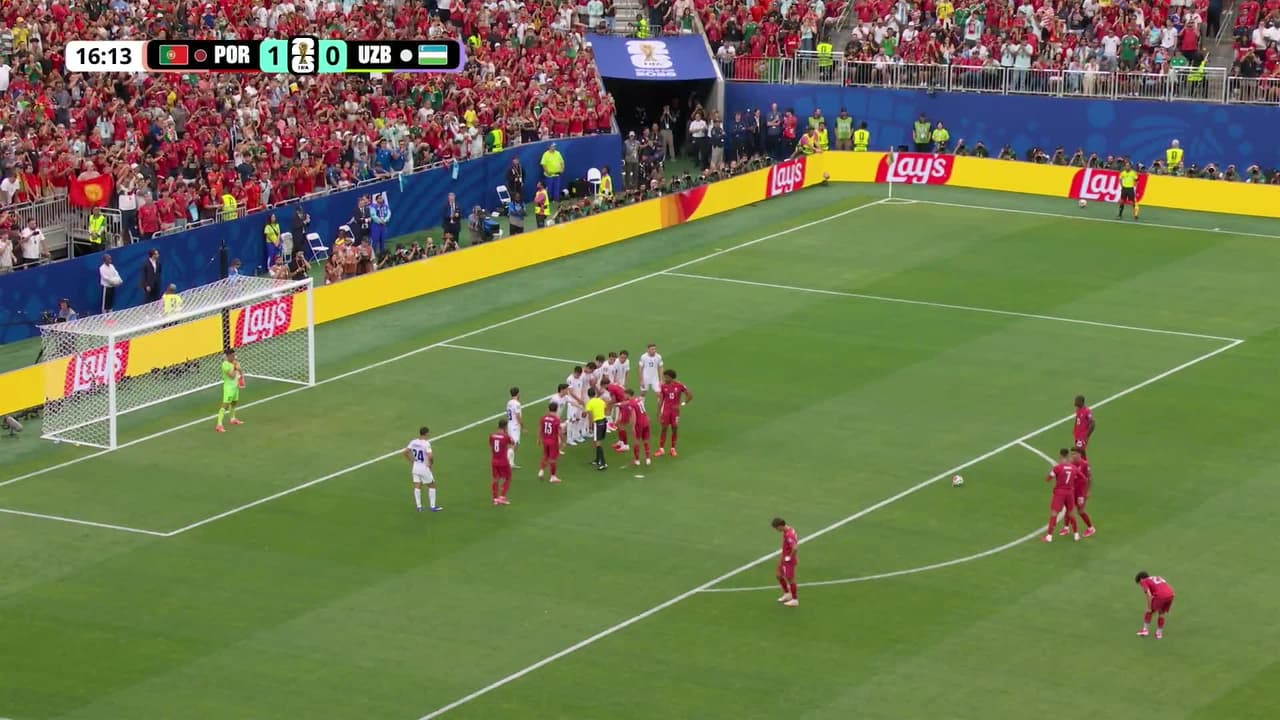 ¡GOL!  anota para Portugal. Nuno Mendes