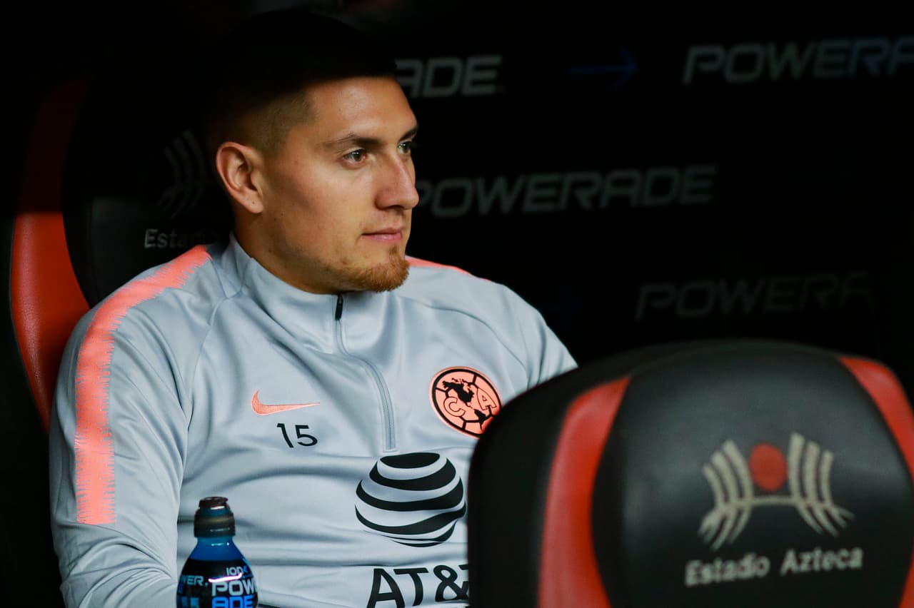 El delantero chileno Nico Castillo inició desde el banco de suplentes, la flamante contratación del América.