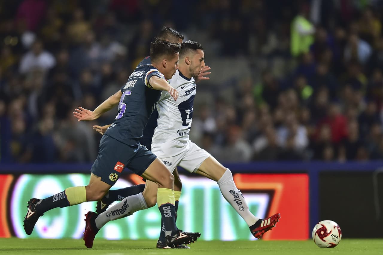 Mayorga se suma al ataque, desborda de manera correcta y saca un centro que sale muy pasado.