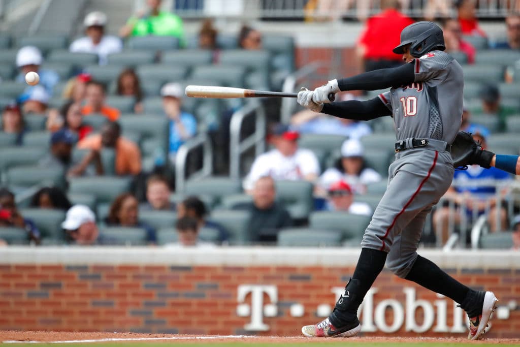 Adam Jones abrió la séptima entrada con un sencillo para poner gente en base para los Arizona Diamondbacks. Y después sería empujado por el palo de vuelta entera de Walker para poner 3-0 la pizarra en favor de los visitantes.