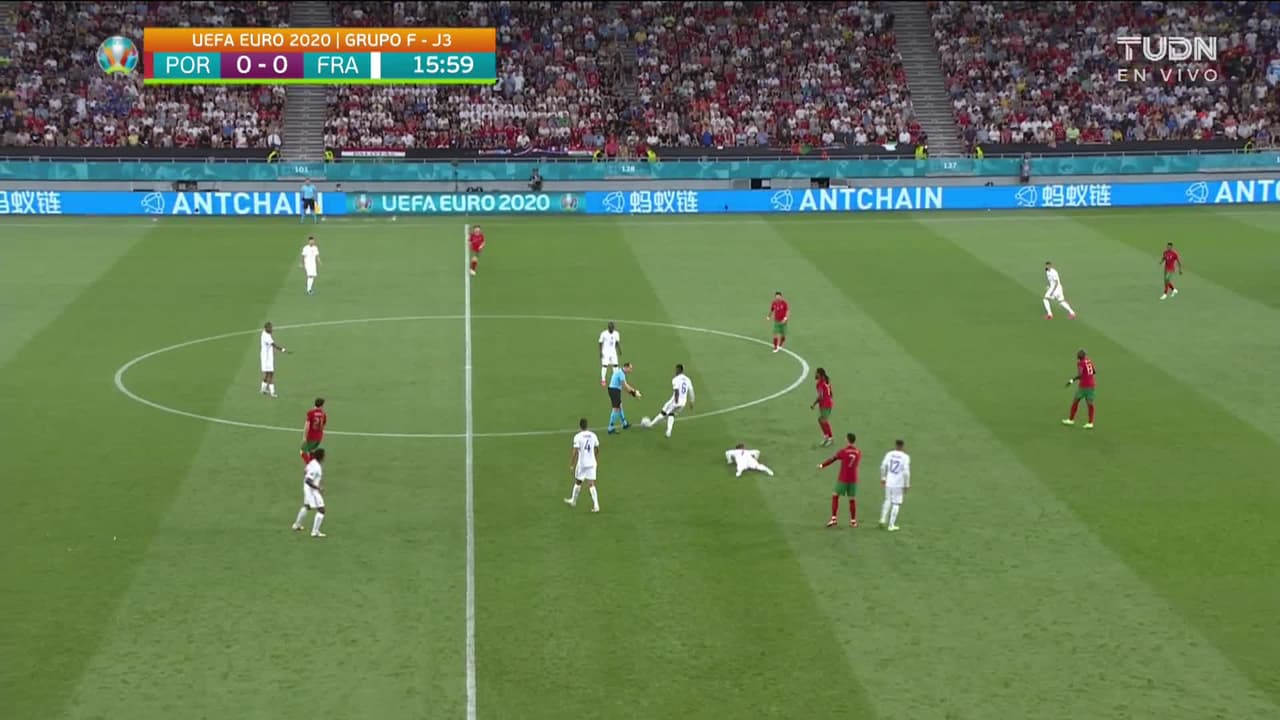 ¡TIRO ATAJADO! disparo por Kylian Mbappe-Lottin.