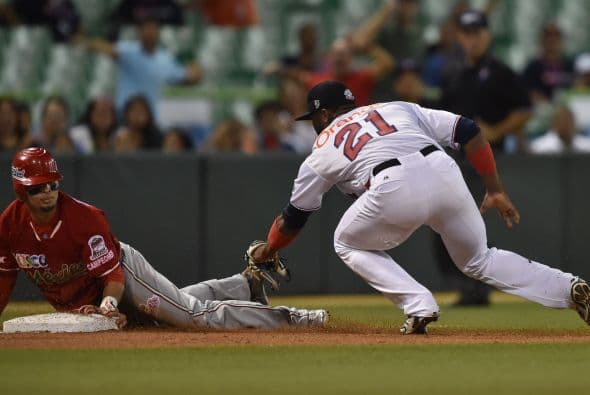 La victoria fue para el relevista estadounidense Josh Lueke (1-0) y la derrota a la cuenta del veterano Oscar Villereal (0-1).