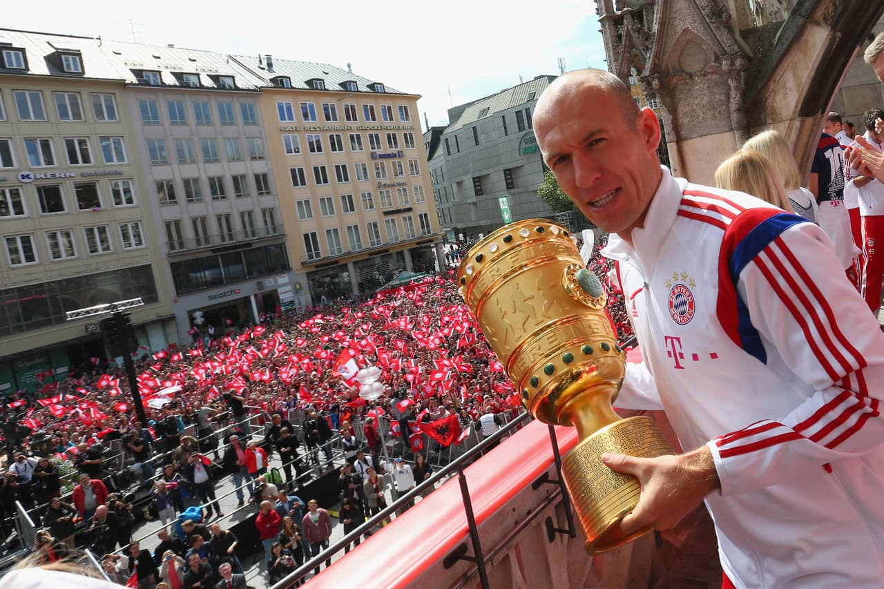 No es casualidad que Arjen Robben sea el único extranjero en esta selección. Ha sobresalido como campeón de Champions y Mundial de Clubes, además de seis títulos en Bundesliga. Y sigue en el equipo.