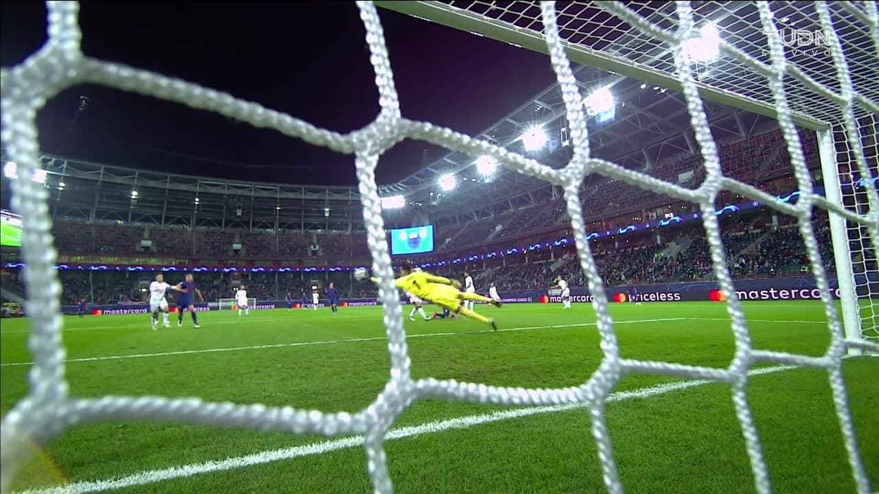 ¡TIRO ATAJADO! disparo por Saúl Ñíguez.