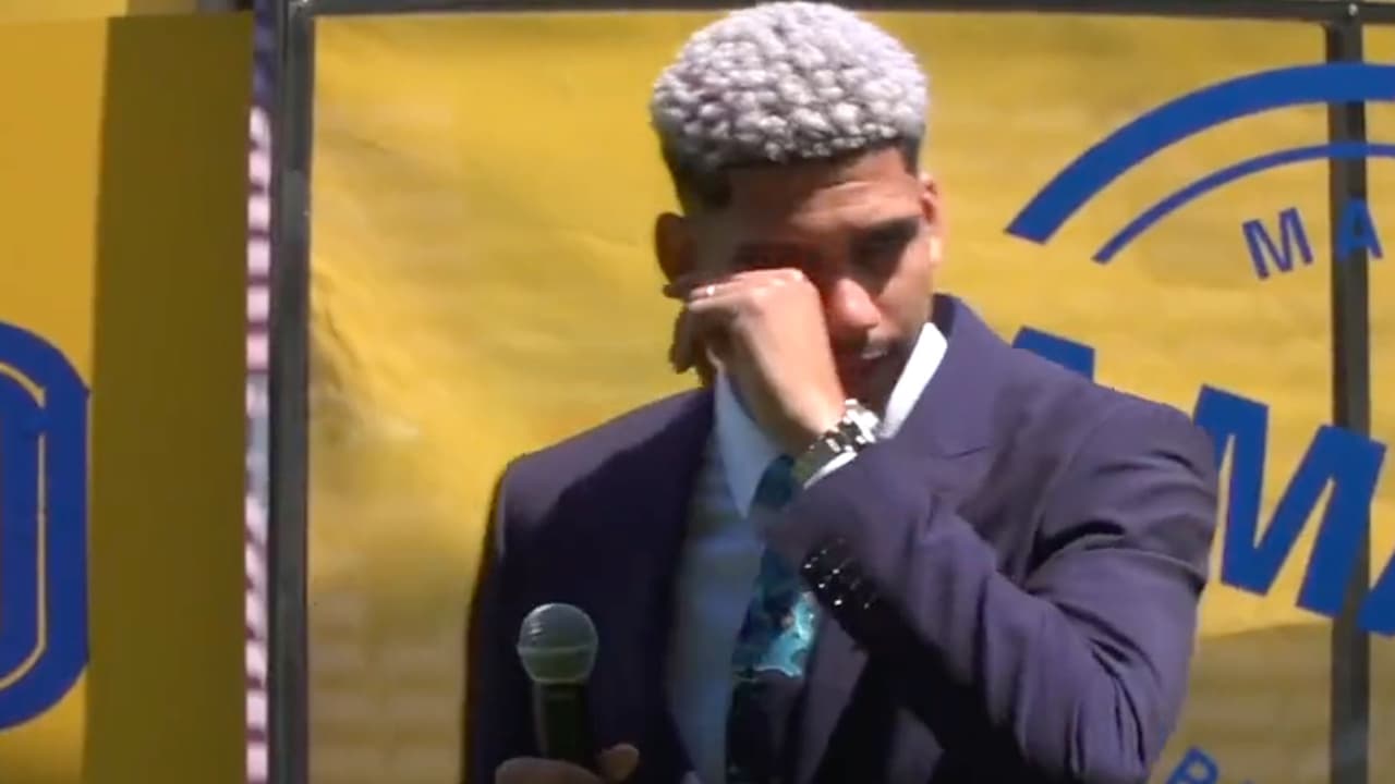 Ronald Araujo rompe en llanto durante su renovación con el Barcelona