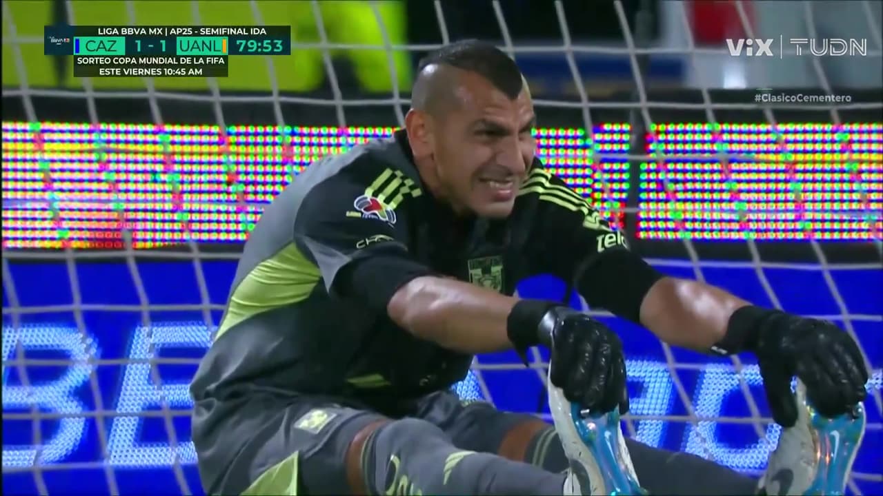 ¡Empieza el show de Nahuel! El arquero intenta apagar el buen momento del Azul