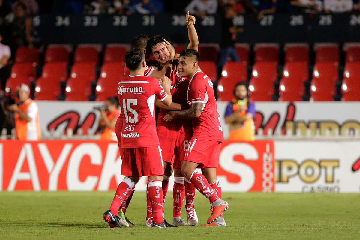 Adrián Mora (centro) al minuto 41' anotó el segundo gol para el Deportivo Toluca.