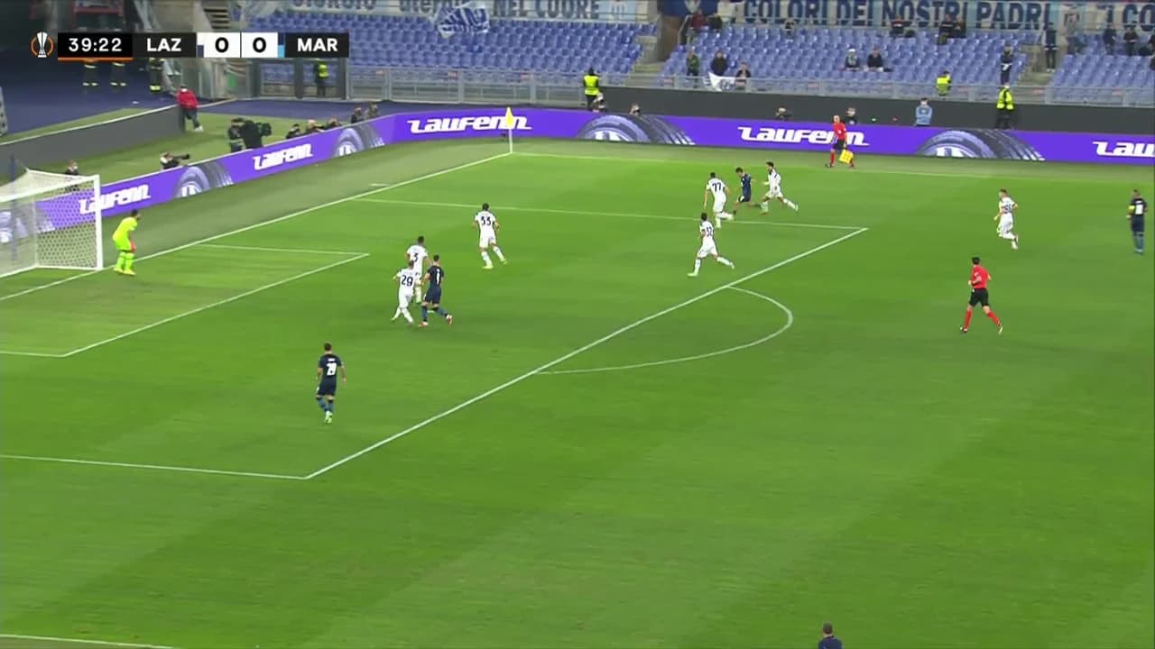 ¡TIRO ATAJADO! disparo por Cengiz Ünder.