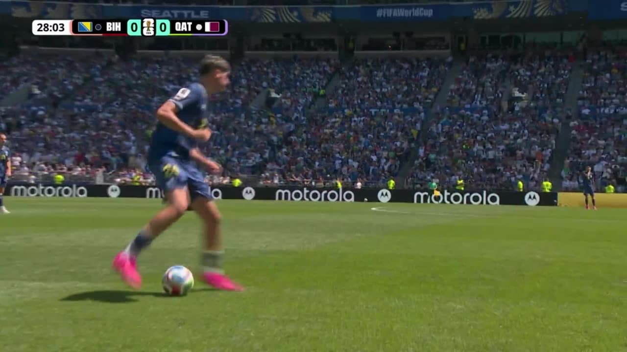 ¡GOL!  anota para Bosnia-Herzegovina. Kerim Alajbegovic