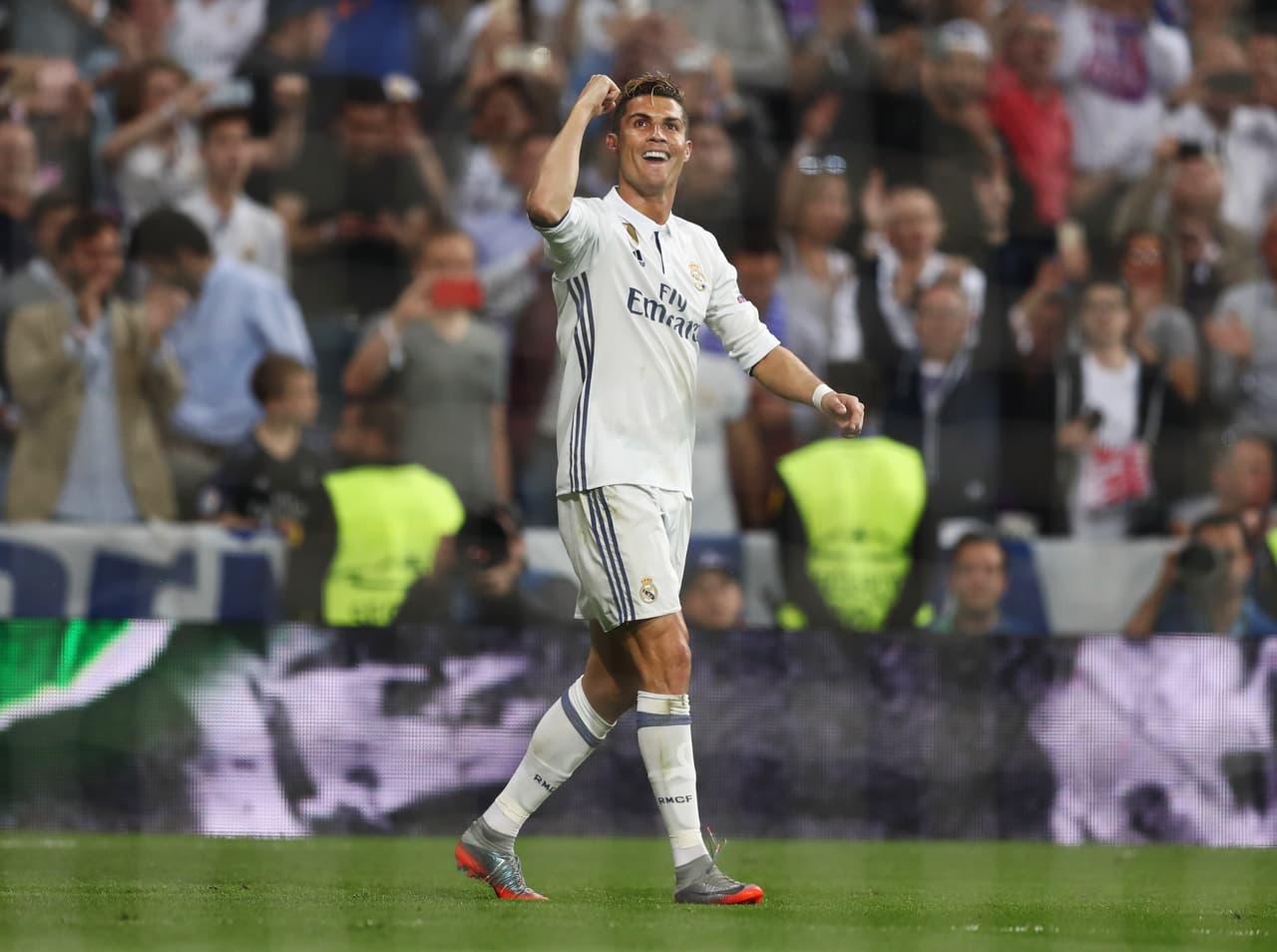 Cristiano Ronaldo vivió una jornada histórica con tres goles en la semifinal que prácticamente le aseguró a Real Madrid su tiquete para la final de la Champions League en Cardiff (Gales).