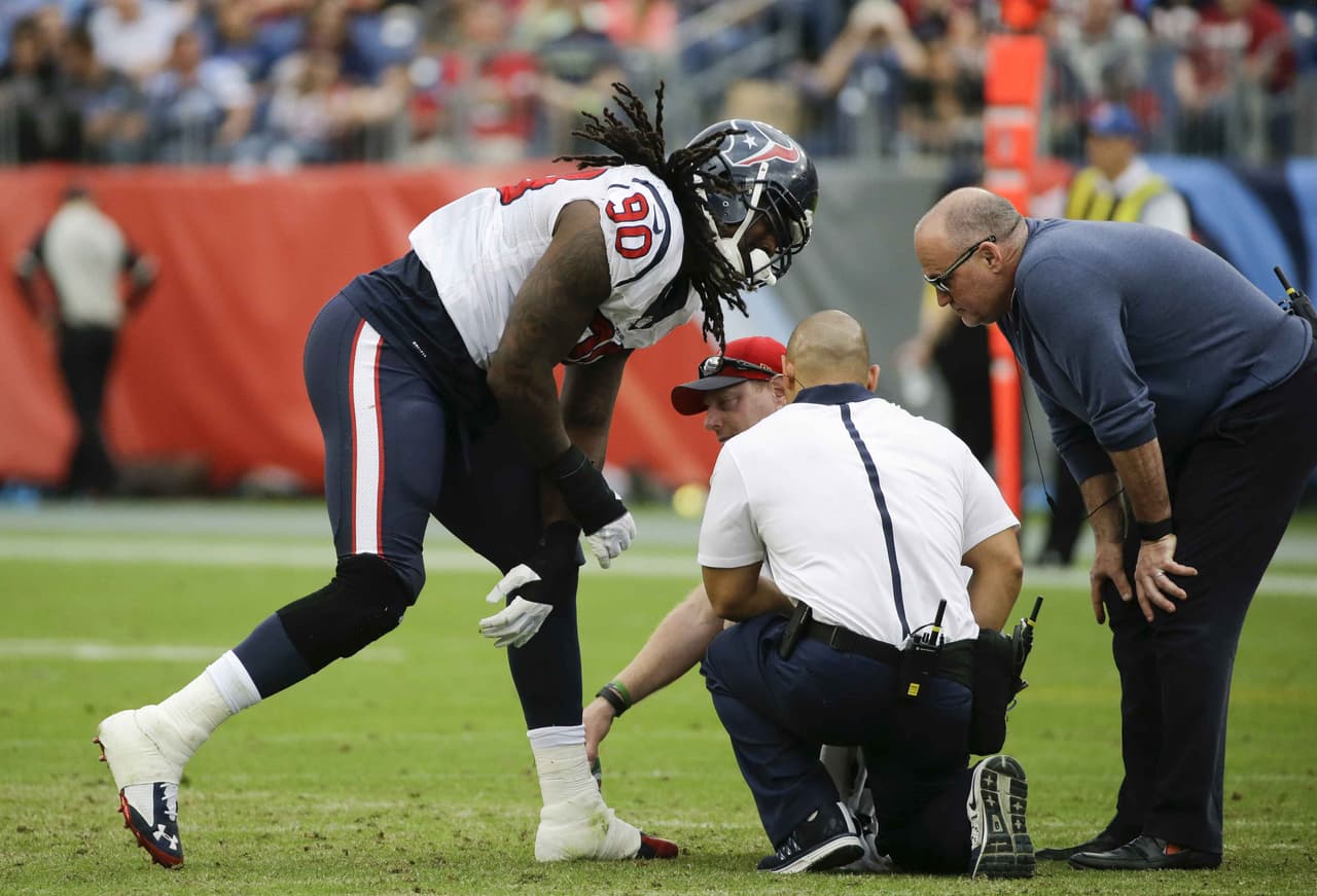 Jadeveon Clowney (pie) se perderá el último juego de la temporada de los Texans