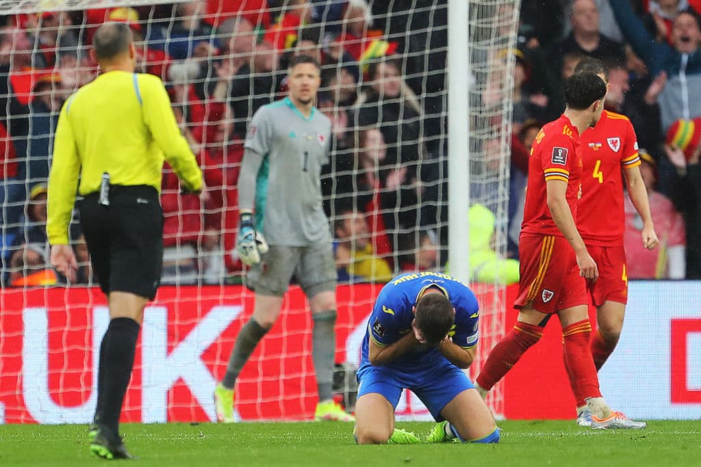 La selección de Gales se quedó con el último boleto de Europa boleto al Mundial de Qatar 2022, tras vencer 1-0 a Ucrania con un gol en propia puerta de Andriy Yarmolenko.
