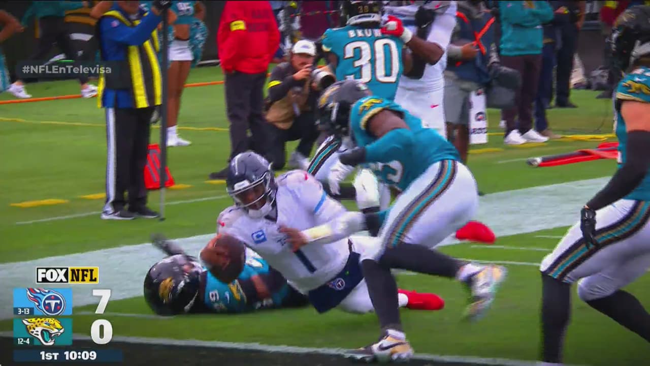 ¡TD Titans! Cam Ward aguanta castigo, pero logra el touchdown