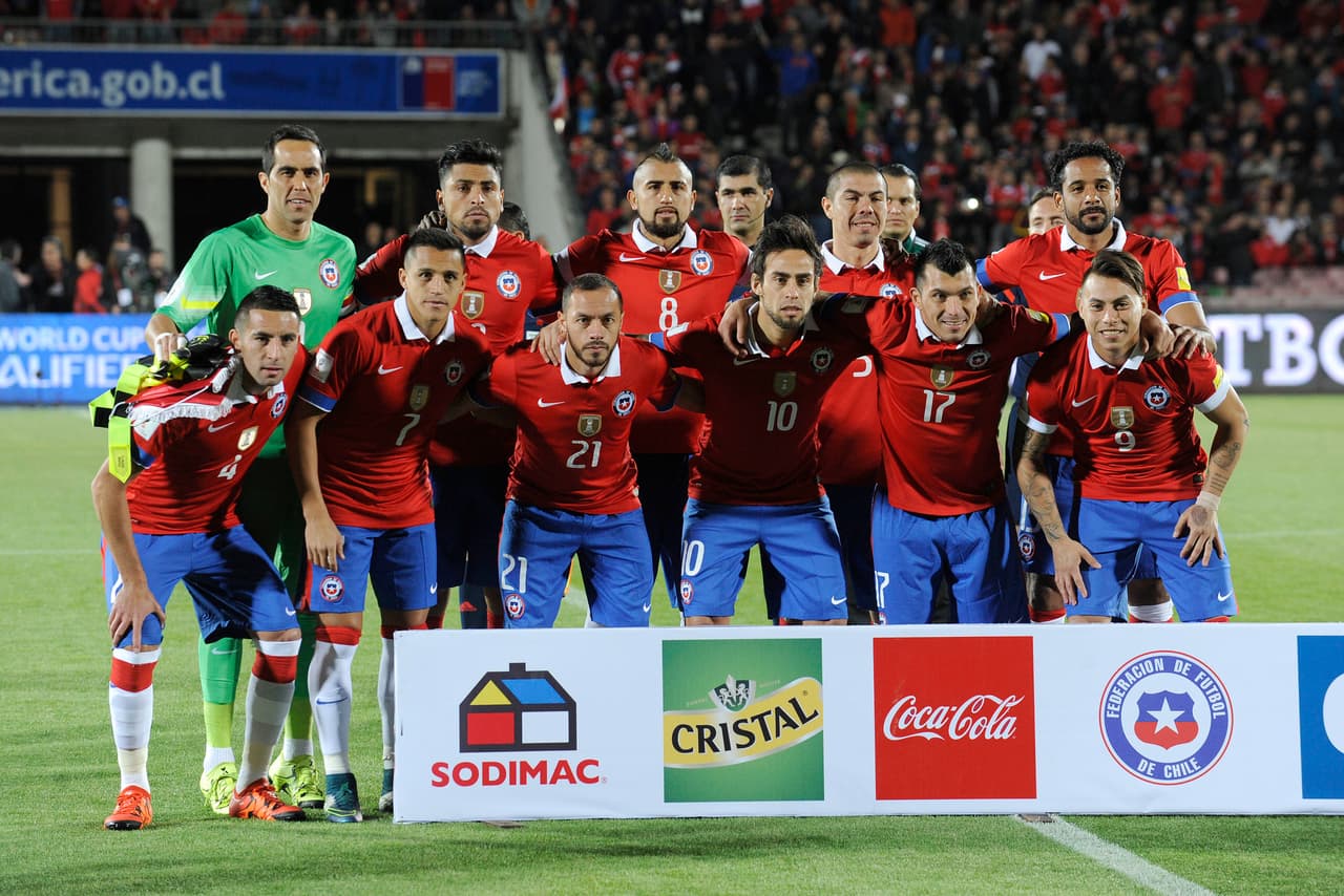 En las cuatro primeras fechas el combinado chileno ha tenido un camino descendente lo que lo ha llevado a ocupar la quinta posición de la clasificación con siete unidades, y ahora en estos dos partidos querrá escalar posiciones cuando enfrente en un partido clave a Argentina, quien es sexto, y a la débil Venezuela.