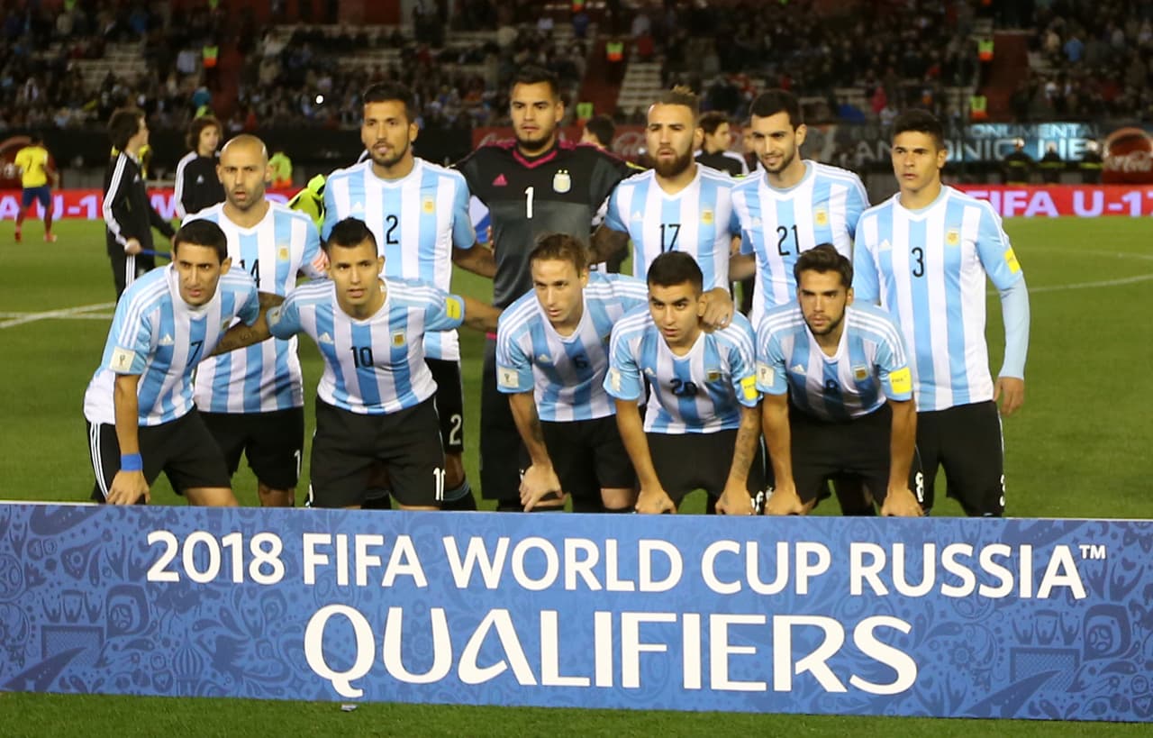 Argentina, la selección albiceleste no pasa por un gran momento en su camino al Mundial de Rusia al marchar sextos de la clasificación con cinco de 12 puntos posibles y uno de ellos solo ha sido en dos juegos en casa.